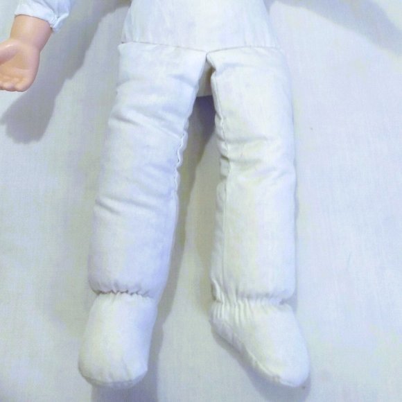 Ashton Drake Galleries Porcelain Baby In Christening Gown & Hat #-LO517 - Picture 10 of 12